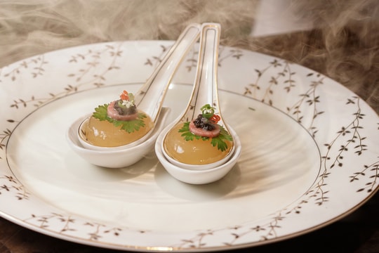 Đầu bếp Michelin 'giải phẫu' tô phở Việt thành 12 món