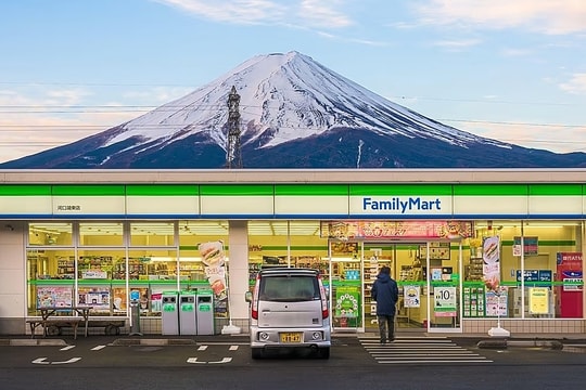 Cách người Nhật biến cửa hàng tiện lợi thành điểm du lịch