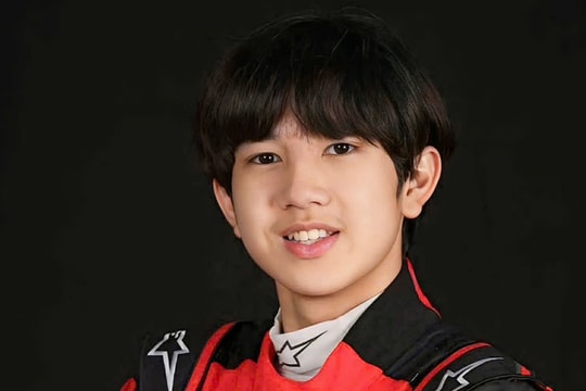 Con trai mê xe đua của Hoa khôi Thu Hương