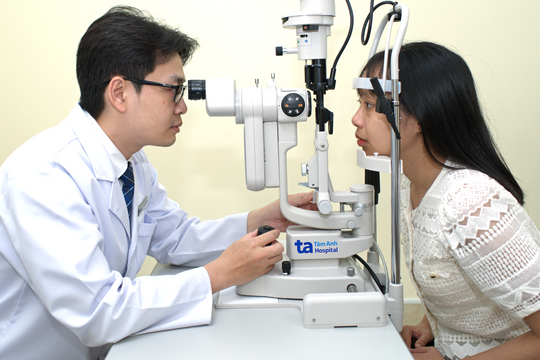 5 cách bảo vệ mắt khi đeo kính áp tròng