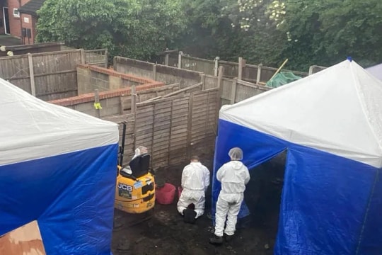 Tự chỉ chỗ chôn xác bạn tình sau 15 năm giấu tội lỗi