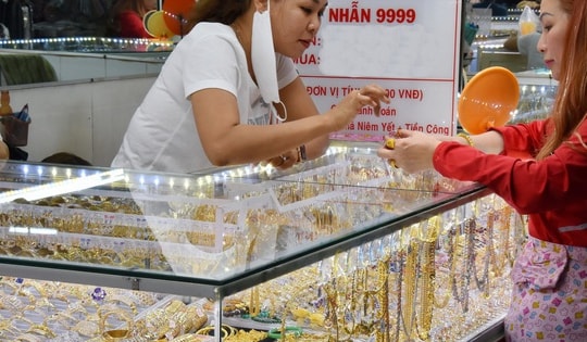 Giá vàng hôm nay 24-1: Tiếp tục đi lên