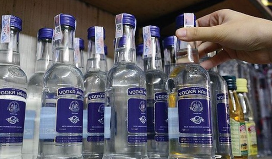 Chủ hãng rượu Vodka Hà Nội tiếp tục chìm trong lỗ nhưng kho tiền mới là điều gây chú ý