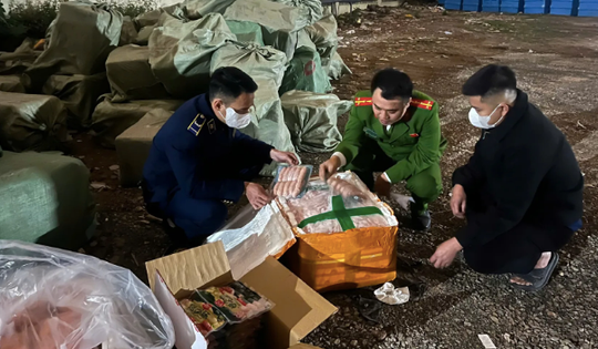 Phát hiện hơn 10 tấn thực phẩm nhập khẩu trôi nổi đang trên đường tiêu thụ