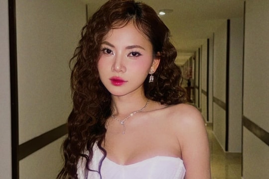 Ngô Lan Hương loay hoay