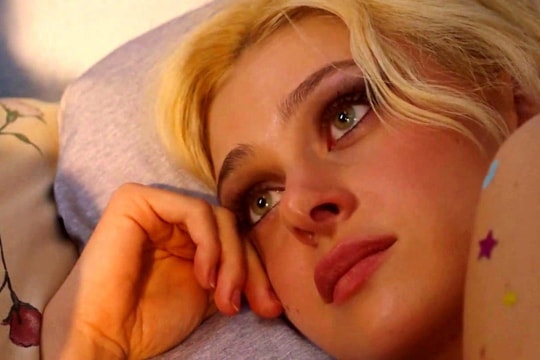 Phim của con dâu Beckham ngập cảnh 18+