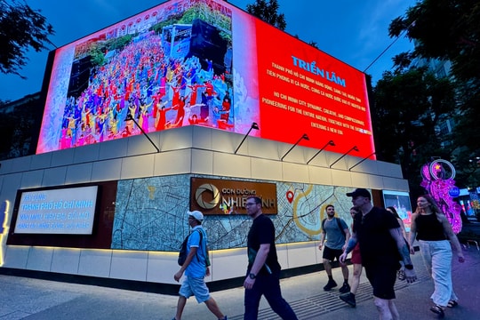 TP Hồ Chí Minh: Khánh thành 'Con đường nhiếp ảnh' chào mừng thành công Đại hội XIV của Đảng