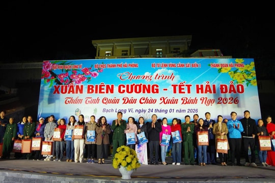 Tết sớm với quân và dân đặc khu Bạch Long Vĩ