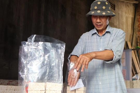 Làng nghề làm đặc sản ngày Tết rộn ràng từ sáng đến khuya