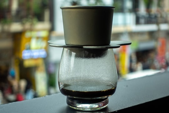 Tranh cãi chiếc phin cà phê giá gần 27 triệu đồng