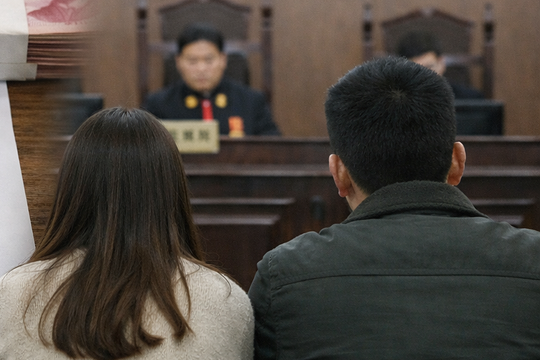 Cô gái gán nợ bằng lời hứa kết hôn