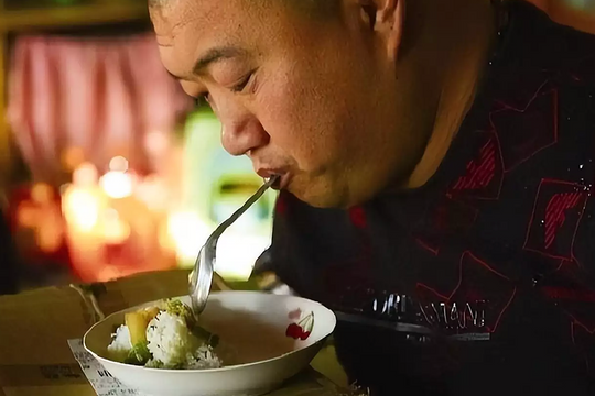 Người đàn ông không tay chân nuôi cả gia đình