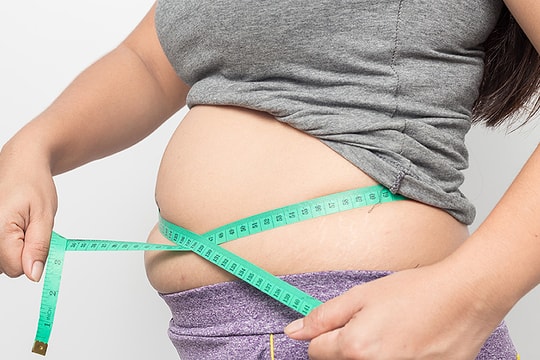 Thói quen ăn một bữa mỗi ngày khiến cơ thể người phụ nữ tích mỡ 57%