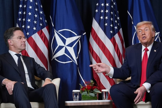 Cách Tổng thư ký NATO 'bắt sóng' ông Trump