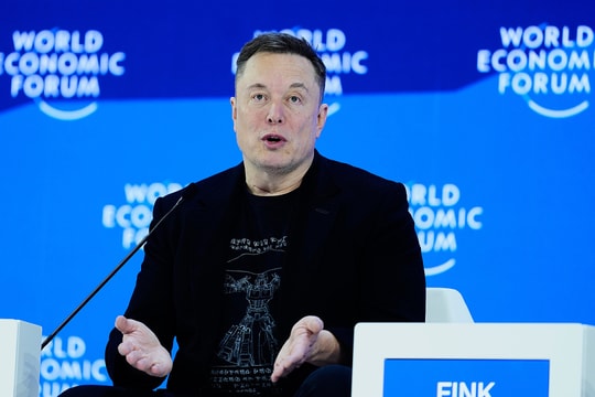 Elon Musk: 'Robot sẽ đông hơn con người'