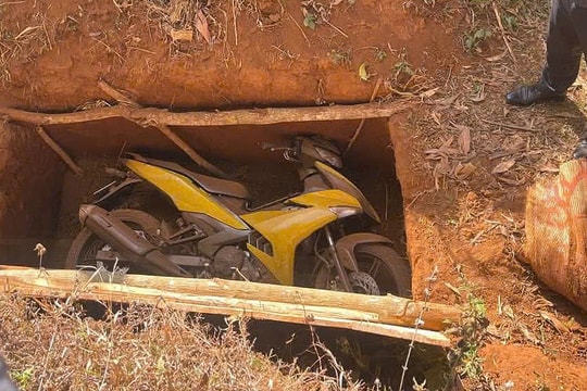 Tìm thấy xe máy của nghi phạm cướp ngân hàng ở Gia Lai
