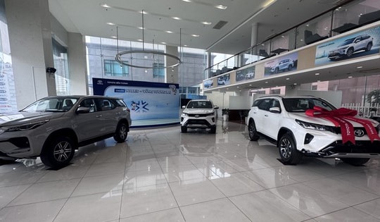 Cuối năm, nhiều hãng ô tô rơi vào cảnh không có xe để bán