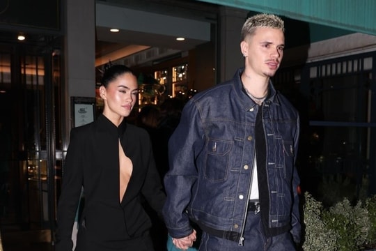 Hai con của David Beckham hẹn hò đôi