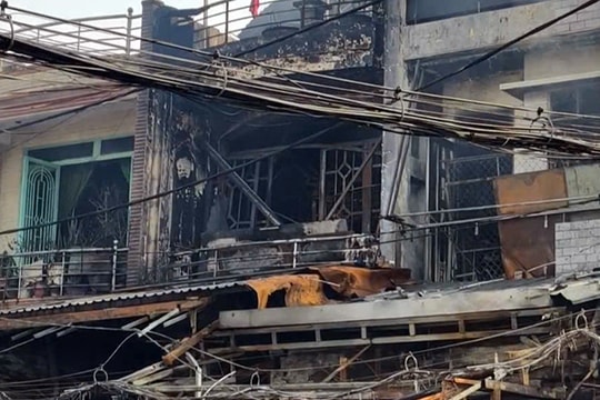 TP Hồ Chí Minh: Hỗ trợ tiền, nhu yếu phẩm cho các hộ dân bị cháy tại phường Bình Đông