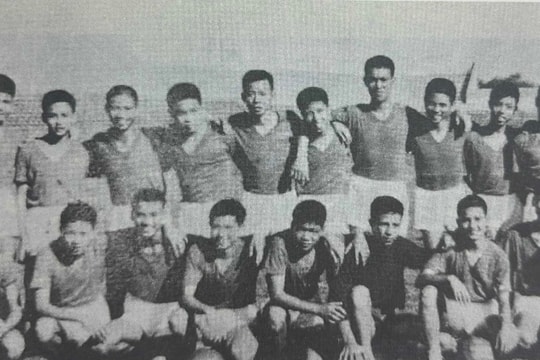 'Bóng đá Việt Nam' (kỳ 1): Huấn luyện cầu thủ trong thời chiến