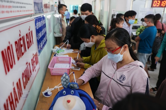 Người dân TP HCM ở 25 trung tâm y tế giải thể được chọn lại nơi khám