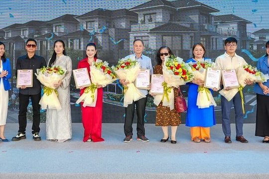 Cư dân Gladia by the Waters nhận sổ hồng sau 3 tháng mở bán