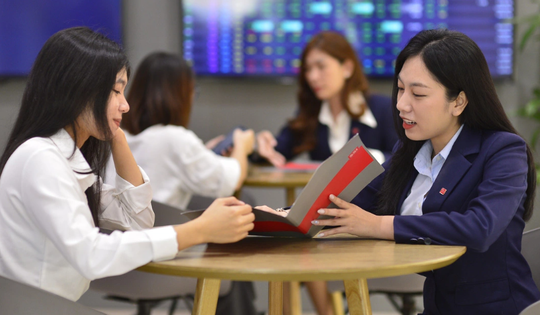 VN-Index rung lắc trước áp lực chốt lời, ngân hàng, dầu khí vẫn "sáng cửa"