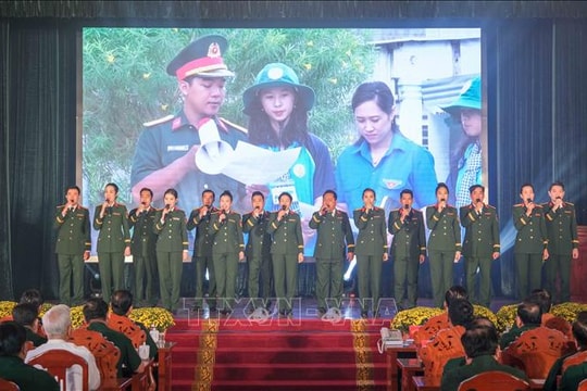 Xây dựng lực lượng vũ trang Quân khu 9 '5 vững'