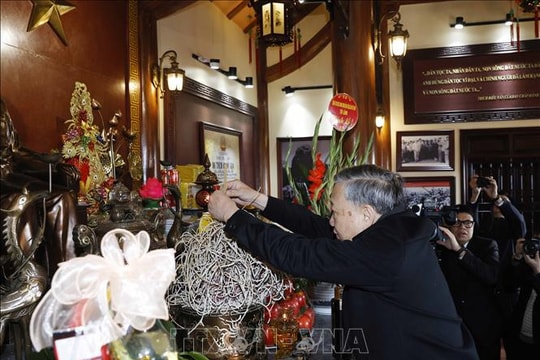 Tổng Bí thư dâng hương tại Di tích lịch sử quốc gia Địa điểm lưu niệm Bác Hồ về thăm mỏ Đèo Nai