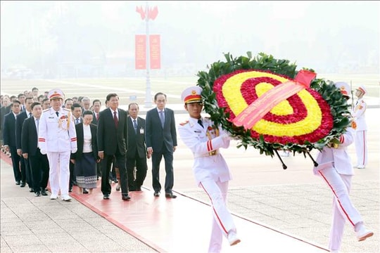 Tổng Bí thư, Chủ tịch nước Lào vào Lăng viếng Chủ tịch Hồ Chí Minh