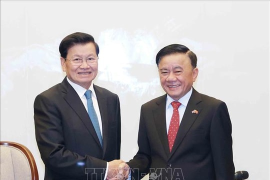 Thường trực Ban Bí thư tiễn Tổng Bí thư, Chủ tịch nước Lào và Phu nhân