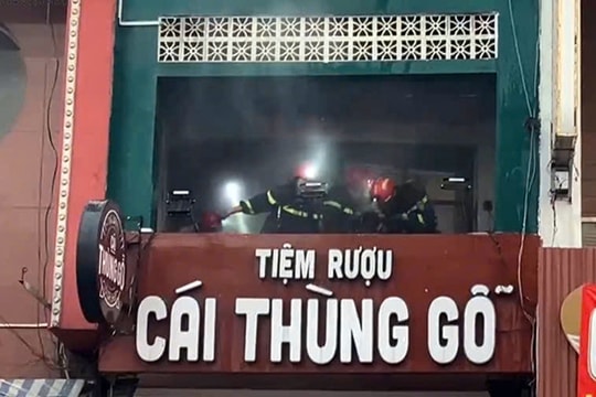 TP Hồ Chí Minh kịp thời dập tắt đám cháy tại tiệm rượu trên đường Hai Bà Trưng