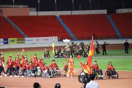 Đoàn Thể thao Người khuyết tật Việt Nam về nước sau hành trình tại ASEAN Para Games 13