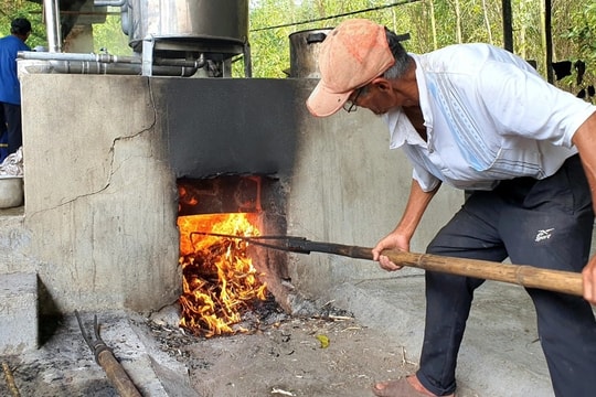Lò đường hiếm hoi ở Đà Nẵng nổi lửa ngày cận Tết
