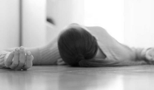 Người phụ nữ 64 tuổi tử vong vì ăn quả lựu theo cách "khác thường"