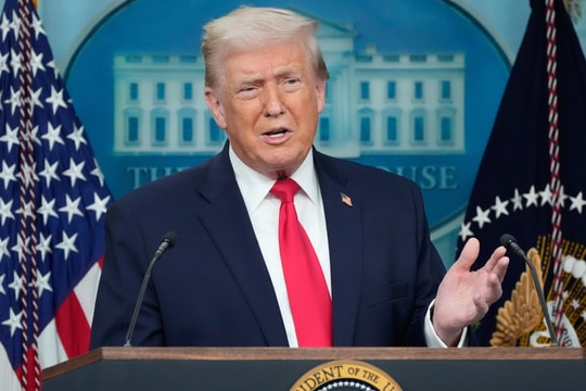 Ông Trump nâng thuế nhập khẩu lên 25% với nhiều hàng hóa Hàn Quốc