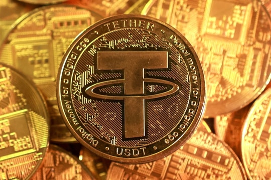 Công ty phát hành USDT mua 27 tấn vàng