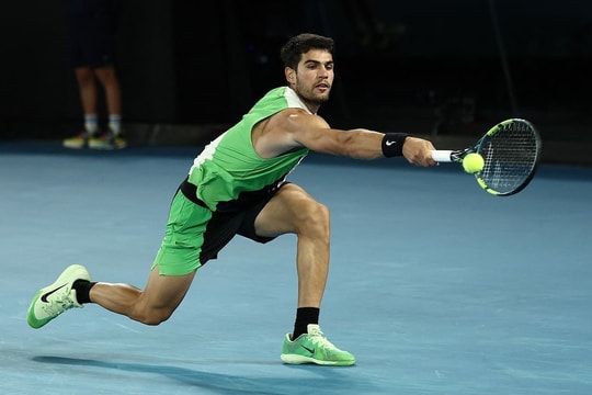Alcaraz chơi đẹp khi lần đầu vào bán kết Australia Mở rộng