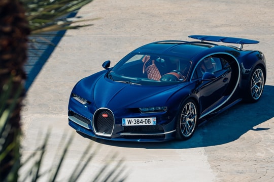 Siêu xe Bugatti Chiron 'cày' nhiều như xe taxi