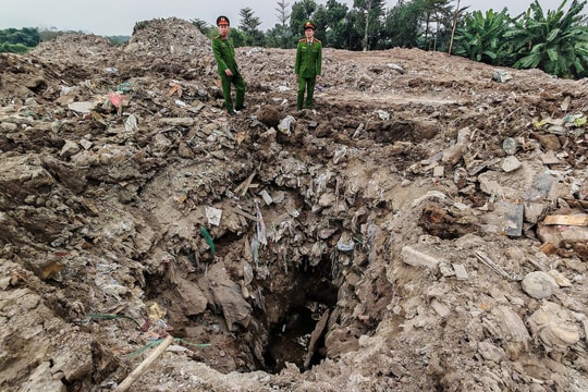 Ba giám đốc bị bắt trong vụ đổ trộm 7.800 tấn chất thải rắn ở Hà Nội