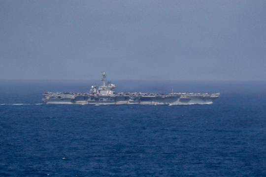 Tàu sân bay Mỹ xuất hiện gần Iran