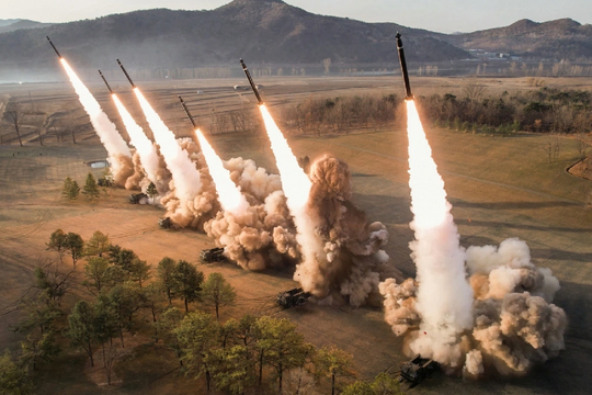 Triều Tiên tuyên bố thử nghiệm thành công tên lửa đa nòng cỡ lớn