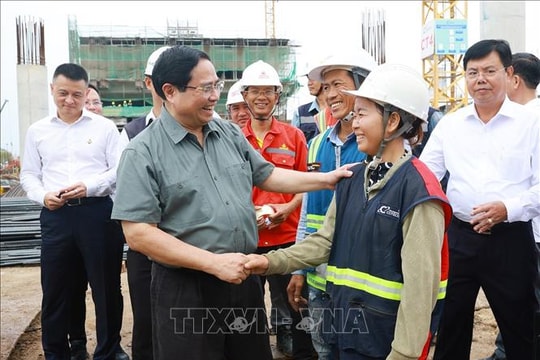 Thủ tướng kiểm tra các dự án trọng điểm phục vụ APEC tại Đặc khu Phú Quốc