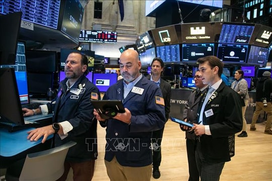 Chỉ số S&P 500 lập kỷ lục mới trước thềm cuộc họp của Fed