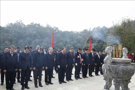 Tổng Bí thư Tô Lâm dâng hương tại Khu Di tích quốc gia đặc biệt Pác Bó