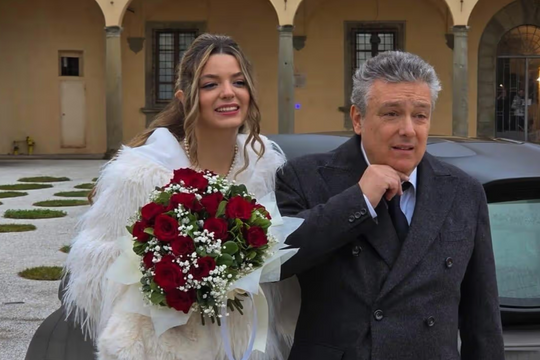 Cô gái 23 tuổi cưới thầy giáo cũ