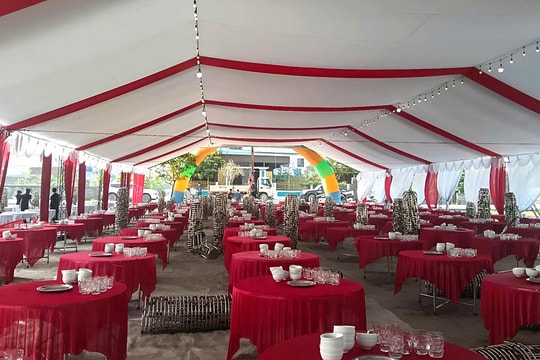 Gia đình cầu thủ Đình Bắc làm 100 mâm cỗ tri ân làng xóm