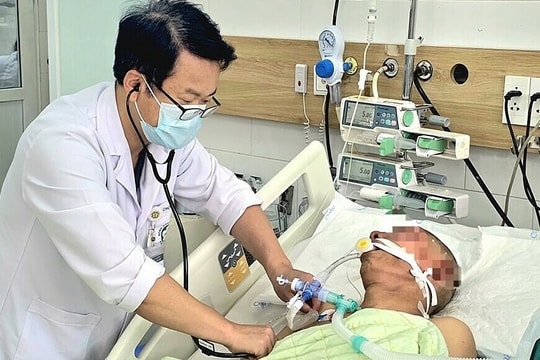 Người đàn ông nguy kịch vì chữa viêm xoang theo 'bài thuốc' trên mạng