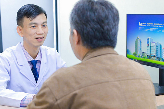 Đau tức bụng phát hiện ung thư máu