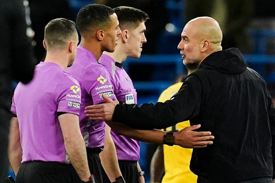 Guardiola lại công kích trọng tài, khẳng định phải bảo vệ Man City
